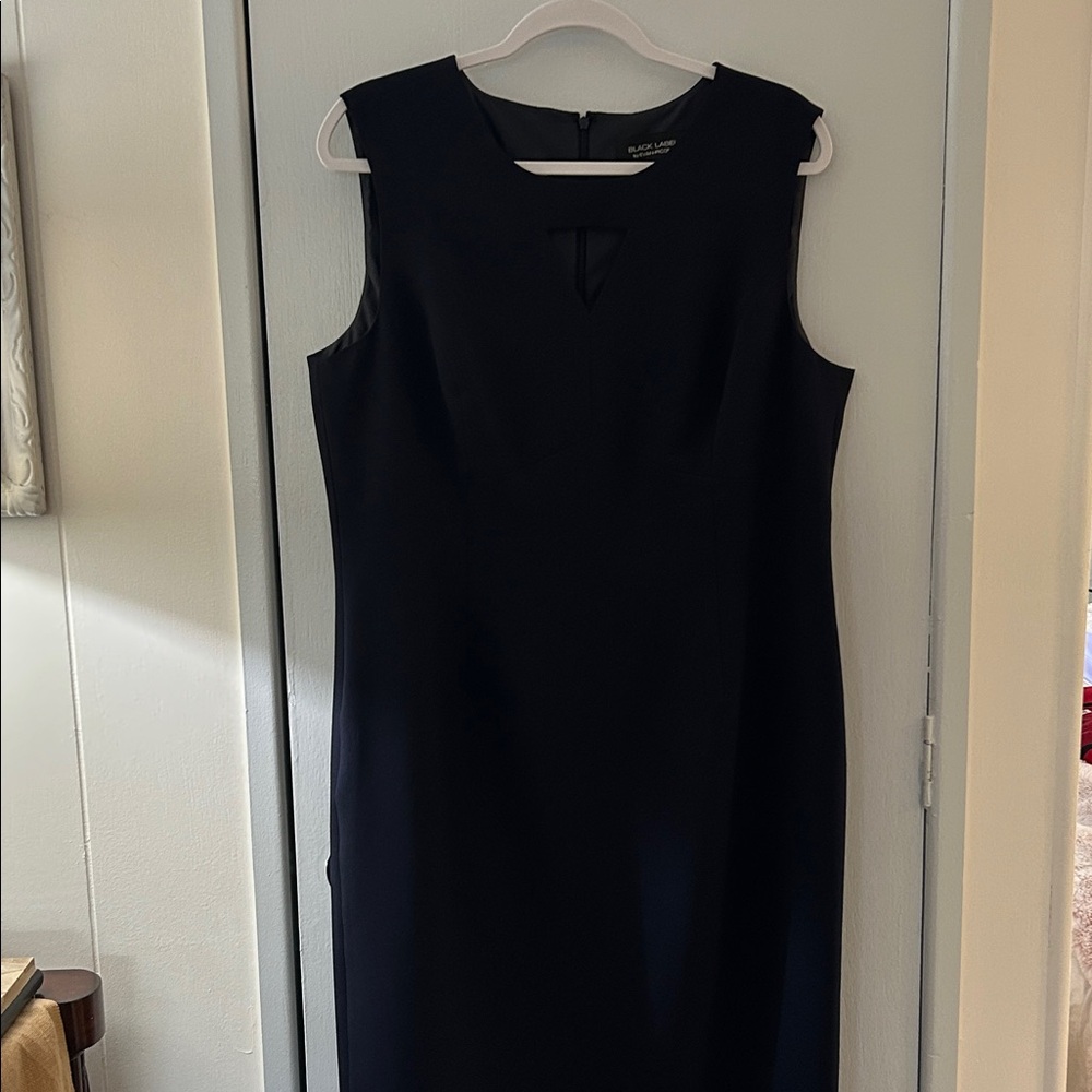 EUC Evan Picone Classic Navy Sleeveless Sheath Dress